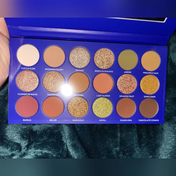 Tresluce Eyeshadow - Picture 4 of 4